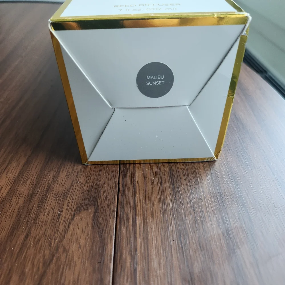 Reed diffuser - Picture 2 of 2